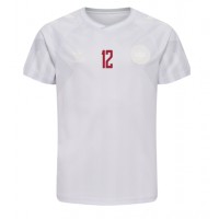Camisa de Futebol Dinamarca Kasper Dolberg #12 Equipamento Secundário Mundo 2022 Manga Curta